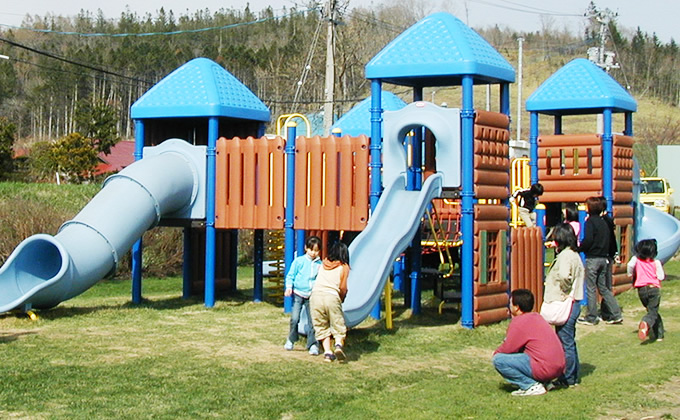 子どもの遊び場　遊具「ヴィレッジ」